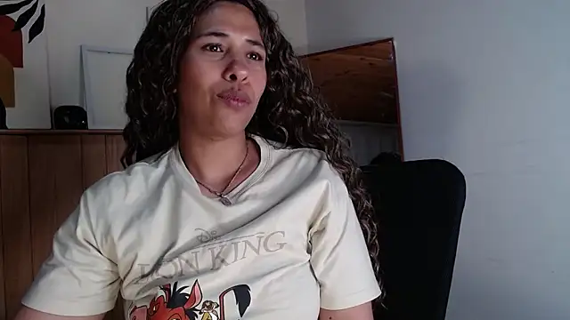 IVONNE COLLINS33 online show from 10/23/25, 03:50