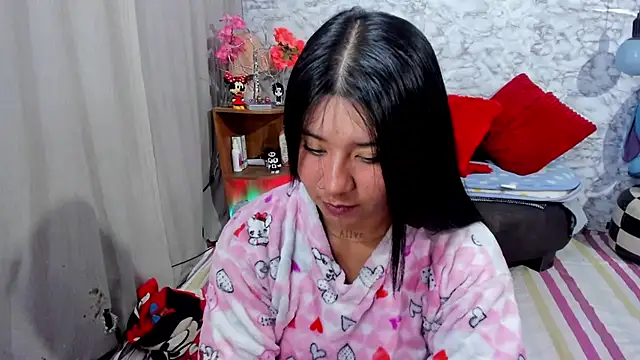 Snapshot of Shaden_11 chatting on 09/18/25, 01:40 Shaden 11 online show from 09/18/25, 01:40