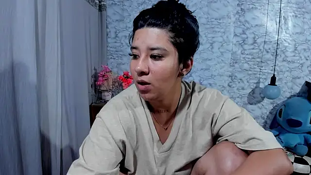 Snapshot of Shaden_11 chatting on 10/10/25, 10:20 Shaden 11 online show from 10/10/25, 10:20