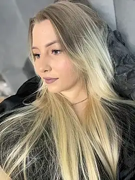 Snapshot of Amy_mit chatting on 10/19/25, 11:22 Amy mit online show from 10/19/25, 11:22