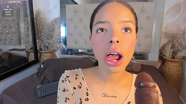 Snapshot of Luna_Tylor chatting on 11/13/25, 03:38 Luna Tylor online show from 11/13/25, 03:38