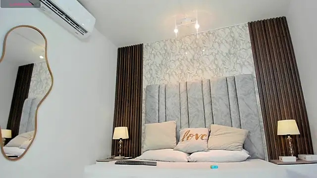 Snapshot of Miagomezx chatting on 10/24/25, 06:26 Miagomezx online show from 10/24/25, 06:26