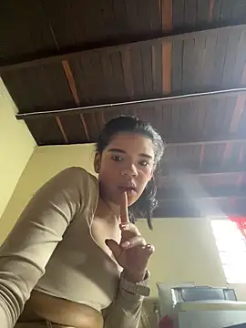 Snapshot of Miagomezx chatting on 12/15/25, 10:14 Miagomezx online show from 12/15/25, 10:14