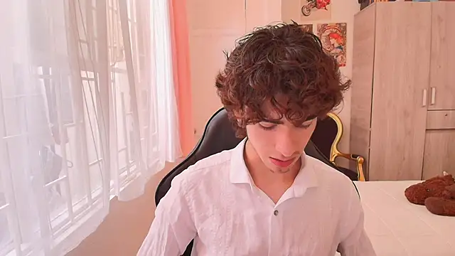 Snapshot of Nude_Boy18 chatting on 10/15/25, 08:42 Nude Boy18 online show from 10/15/25, 08:42