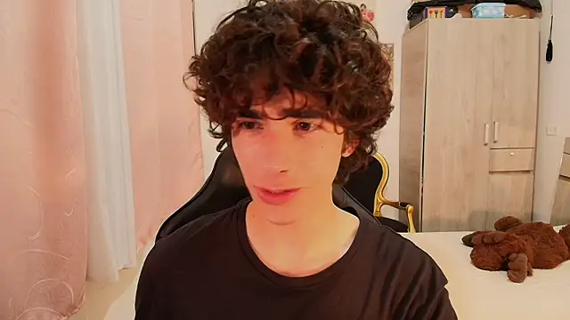 Nude Boy18 online show from 10/25/25, 06:43