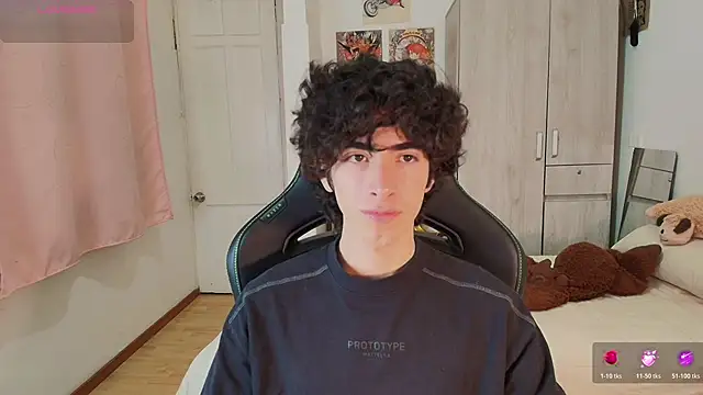 Nude Boy18 online show from 04/27/26, 11:36