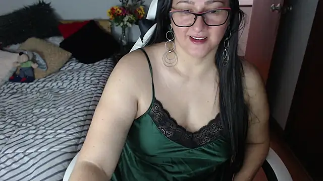 Aisha manzur online show from 03/05/26, 09:11