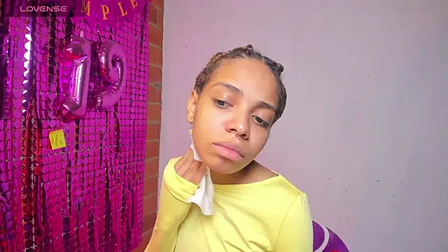 Snapshot of yumi_hanna chatting on 09/11/25, 11:49 yumi hanna online show from 09/11/25, 11:49