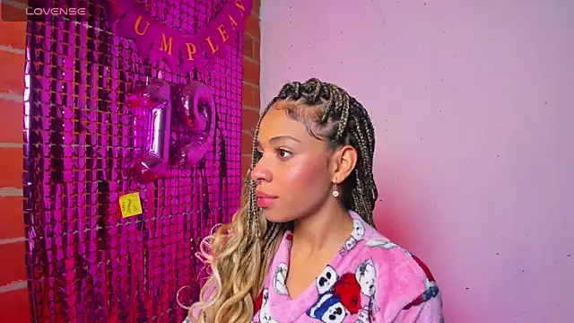 Snapshot of yumi_hanna chatting on 10/03/25, 12:07 yumi hanna online show from 10/03/25, 12:07