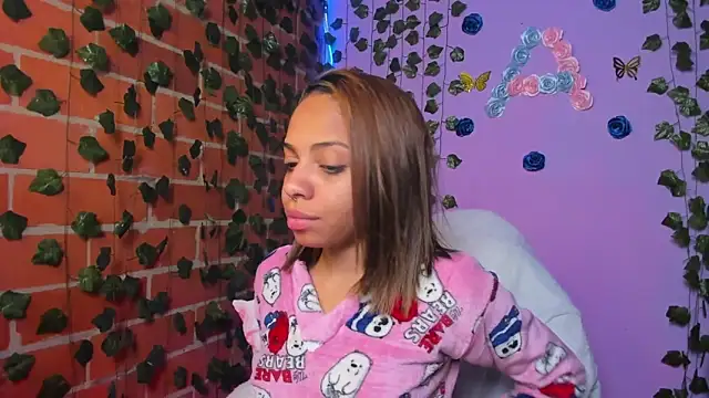 Snapshot of yumi_hanna chatting on 10/26/25, 04:18 yumi hanna online show from 10/26/25, 04:18