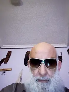 Snapshot of barbaszztop chatting on 12/21/25, 07:21 barbaszztop online show from 12/21/25, 07:21