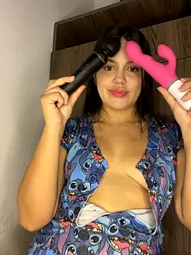 Snapshot of lunita_sweet5 chatting on 11/29/25, 05:43 lunita sweet5 online show from 11/29/25, 05:43