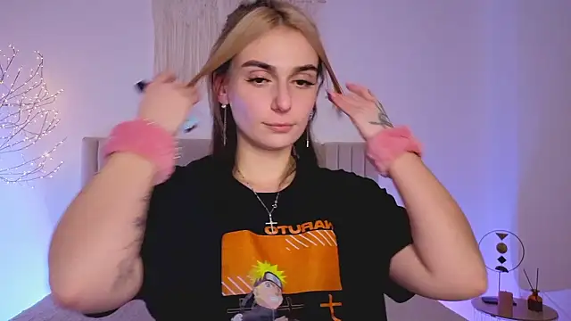 Snapshot of Little_mia__ chatting on 03/15/26, 11:22 Little mia online show from 03/15/26, 11:22