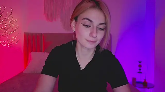 Snapshot of Little_mia__ chatting on 03/20/26, 09:52 Little mia online show from 03/20/26, 09:52