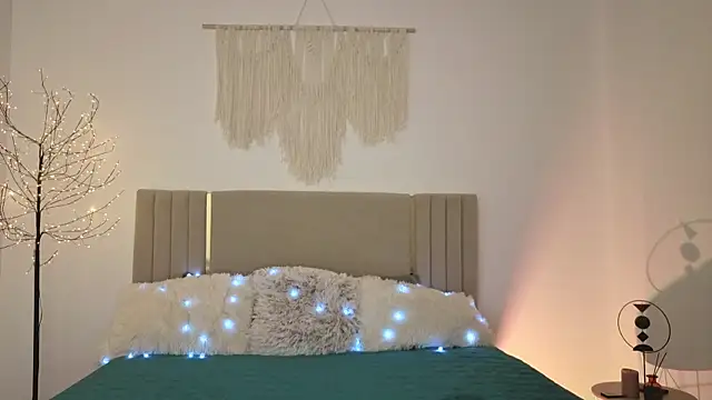 Snapshot of Little_mia__ chatting on 04/01/26, 10:18 Little mia online show from 04/01/26, 10:18