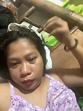 Snapshot of Pilipinalyn23 chatting on 08/08/26, 04:53 Pilipinalyn23 online show from 08/08/26, 04:53