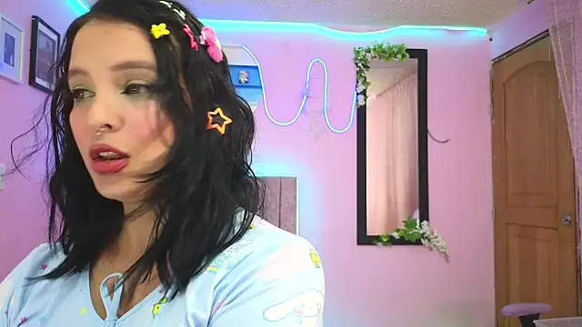 Snapshot of MiSofialeal chatting on 10/17/25, 03:47 MiSofialeal online show from 10/17/25, 03:47