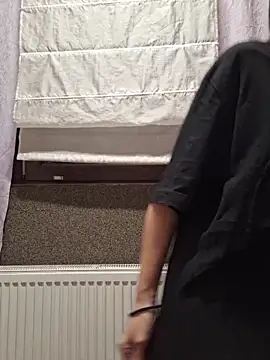 Snapshot of AllexyAle chatting on 04/17/26, 09:40 AllexyAle online show from 04/17/26, 09:40