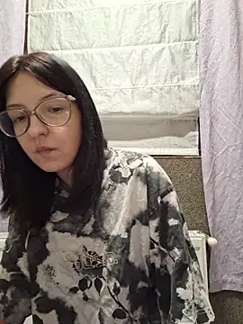 Snapshot of AllexyAle chatting on 04/18/26, 10:21 AllexyAle online show from 04/18/26, 10:21