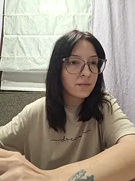 Snapshot of AllexyAle chatting on 04/19/26, 09:39 AllexyAle online show from 04/19/26, 09:39