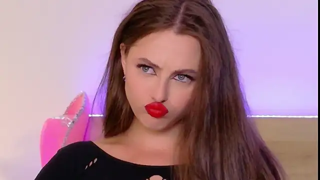 Snapshot of Sienna_Voss chatting on 10/04/25, 09:46 Sienna Voss online show from 10/04/25, 09:46