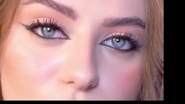 Snapshot of Sienna_Voss chatting on 11/21/25, 07:56 Sienna Voss online show from 11/21/25, 07:56