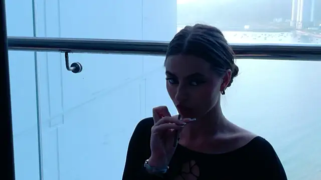 Snapshot of Sienna_Voss chatting on 03/02/26, 11:33 Sienna Voss online show from 03/02/26, 11:33