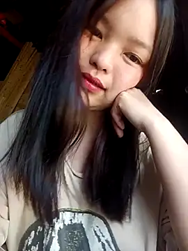 Snapshot of XoiXoi232 chatting on 04/08/26, 02:33 XoiXoi232 online show from 04/08/26, 02:33