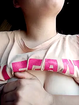 Snapshot of XoiXoi232 chatting on 04/10/26, 01:22 XoiXoi232 online show from 04/10/26, 01:22