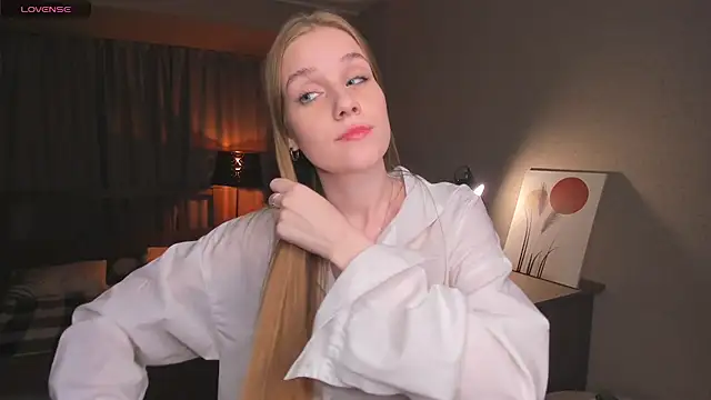 OdellaFrake online show from 10/16/25, 07:37