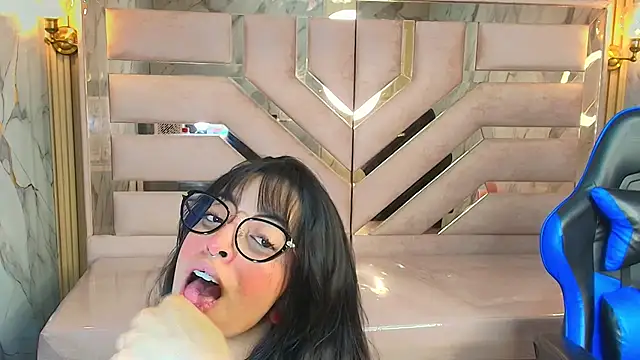 zoe r  online show from 10/01/25, 03:12