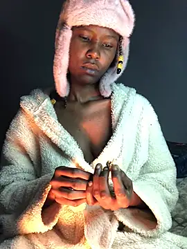 Snapshot of blueyXxX chatting on 07/03/26, 04:41 blueyXxX online show from 07/03/26, 04:41