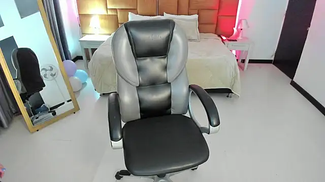 Catti Brie online show from 04/25/26, 11:35