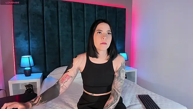 Snapshot of kate_cass chatting on 09/11/25, 11:32 kate cass online show from 09/11/25, 11:32