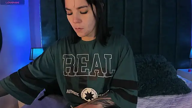 Snapshot of kate_cass chatting on 09/20/25, 11:33 kate cass online show from 09/20/25, 11:33