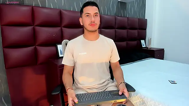 Axel grey  online show from 09/12/25, 01:33