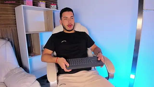 Axel grey  online show from 10/03/25, 12:24