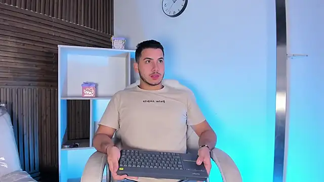 Axel grey  online show from 10/28/25, 12:19