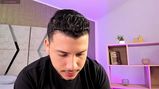 Axel grey  online show from 03/06/26, 12:45