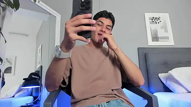 Tylerffoxx online show from 10/14/25, 08:09