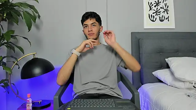 Snapshot of Tylerffoxx chatting on 06/16/26, 09:17 Tylerffoxx online show from 06/16/26, 09:17