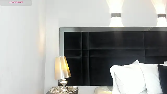 CarolineLee  online show from 03/19/26, 10:36