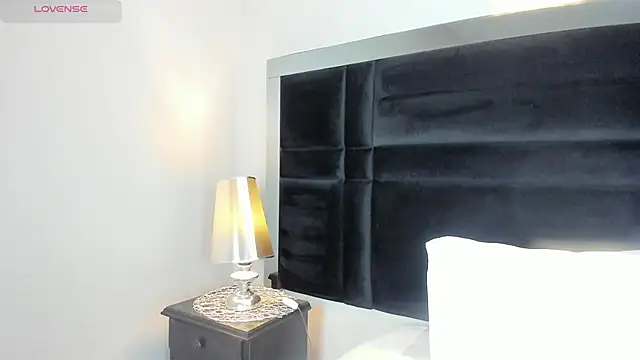 CarolineLee  online show from 03/27/26, 10:31