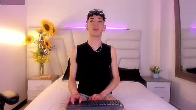 Ashton Myers online show from 09/19/25, 07:58