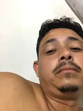 Snapshot of veronica_and_bryan chatting on 03/12/26, 06:19 veronica and bryan online show from 03/12/26, 06:19