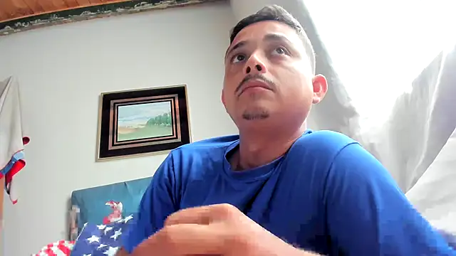 Snapshot of veronica_and_bryan chatting on 04/07/26, 04:40 veronica and bryan online show from 04/07/26, 04:40