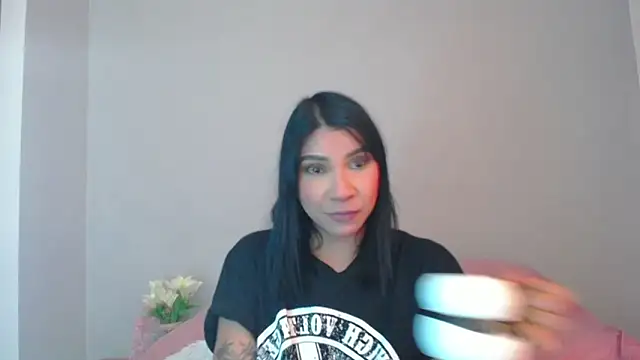 Snapshot of Laura-angeel chatting on 09/08/25, 07:46 Laura-angeel online show from 09/08/25, 07:46