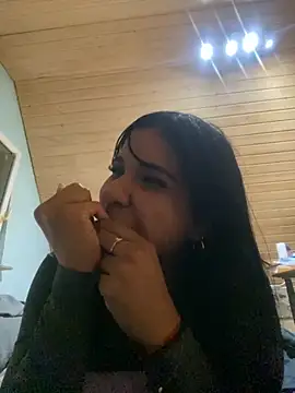 Snapshot of Laura-angeel chatting on 10/04/25, 08:51 Laura-angeel online show from 10/04/25, 08:51