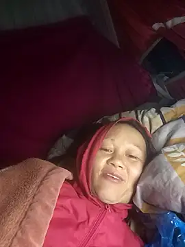 Snapshot of MaiHoa69 chatting on 12/16/25, 12:04 MaiHoa69 online show from 12/16/25, 12:04