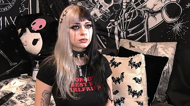 Snapshot of Paige_Turner chatting on 02/05/26, 01:43 Paige Turner online show from 02/05/26, 01:43